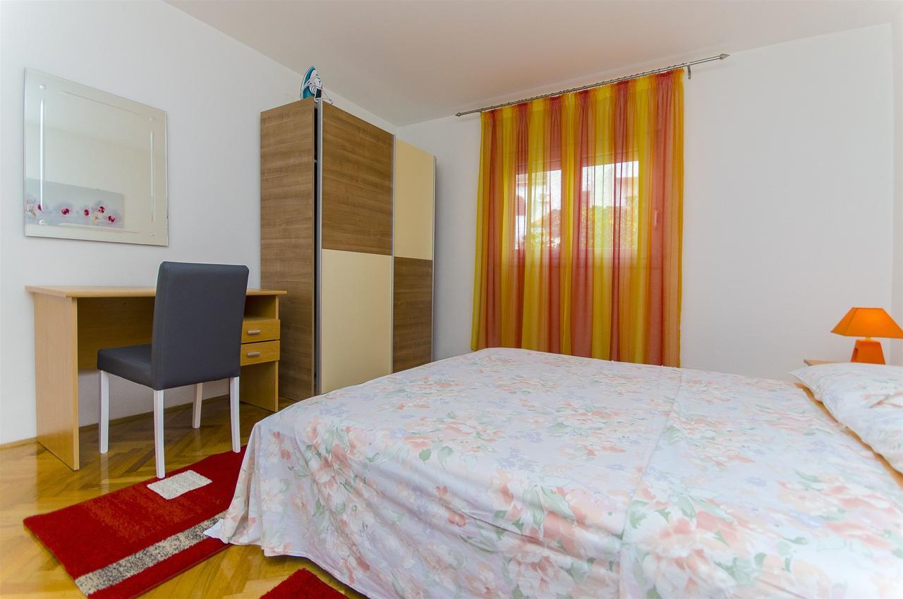 Apartments Karlo Trogir Exterior photo