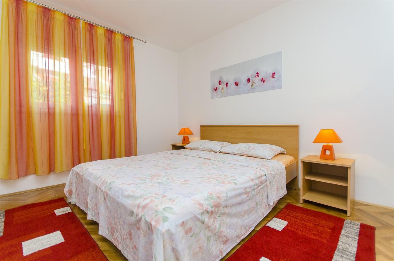 Apartments Karlo Trogir Exterior photo
