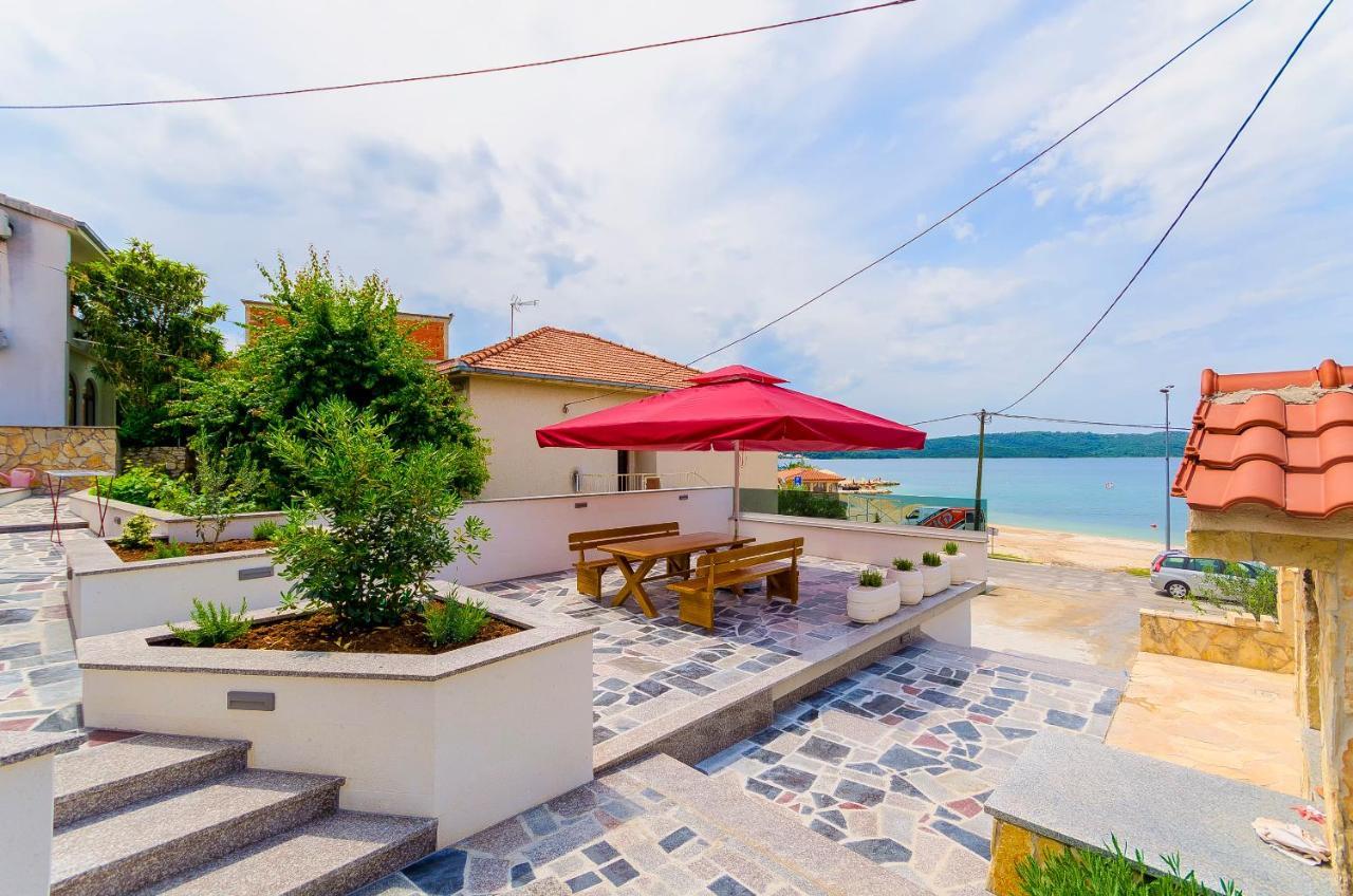 Apartments Karlo Trogir Exterior photo